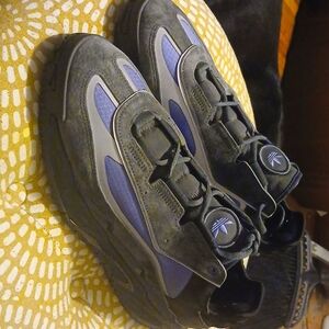 Size 11 Adidas tennis shoes